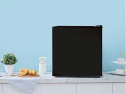 Comfee Mini-Kühlschrank »RCD76DK2«, Mit Eisfach -Kuchenwelt Verkauf gcp0dc98b01ae4c443a88fb2949c201ea40