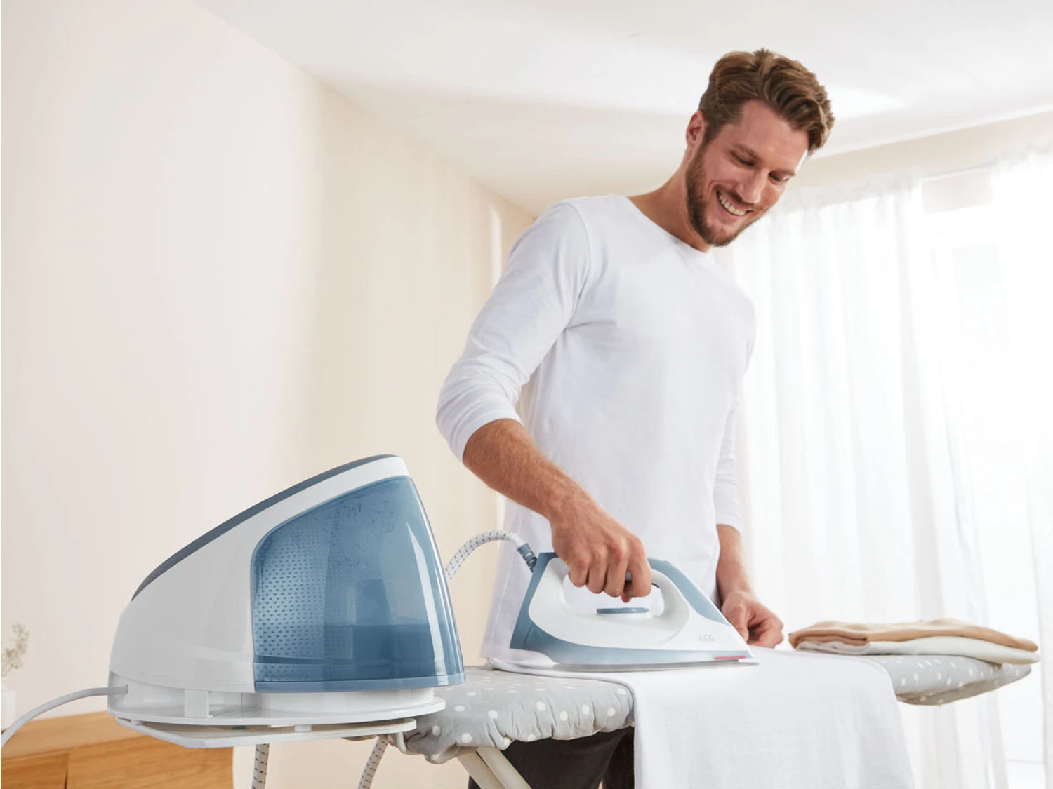 AEG Dampfbügelstation »ST5-1-2DB GENTLE 5000«, 2400 W 2 AEG Dampfbügelstation »ST5-1-2DB GENTLE 5000«, 2400 W – Bild 2