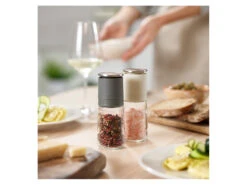 Joseph Joseph Duo Salz- Und Pfefferstreuer - Grau -Kuchenwelt Verkauf gcp32d9bfaed6ad4bdc9fbec875f787f294